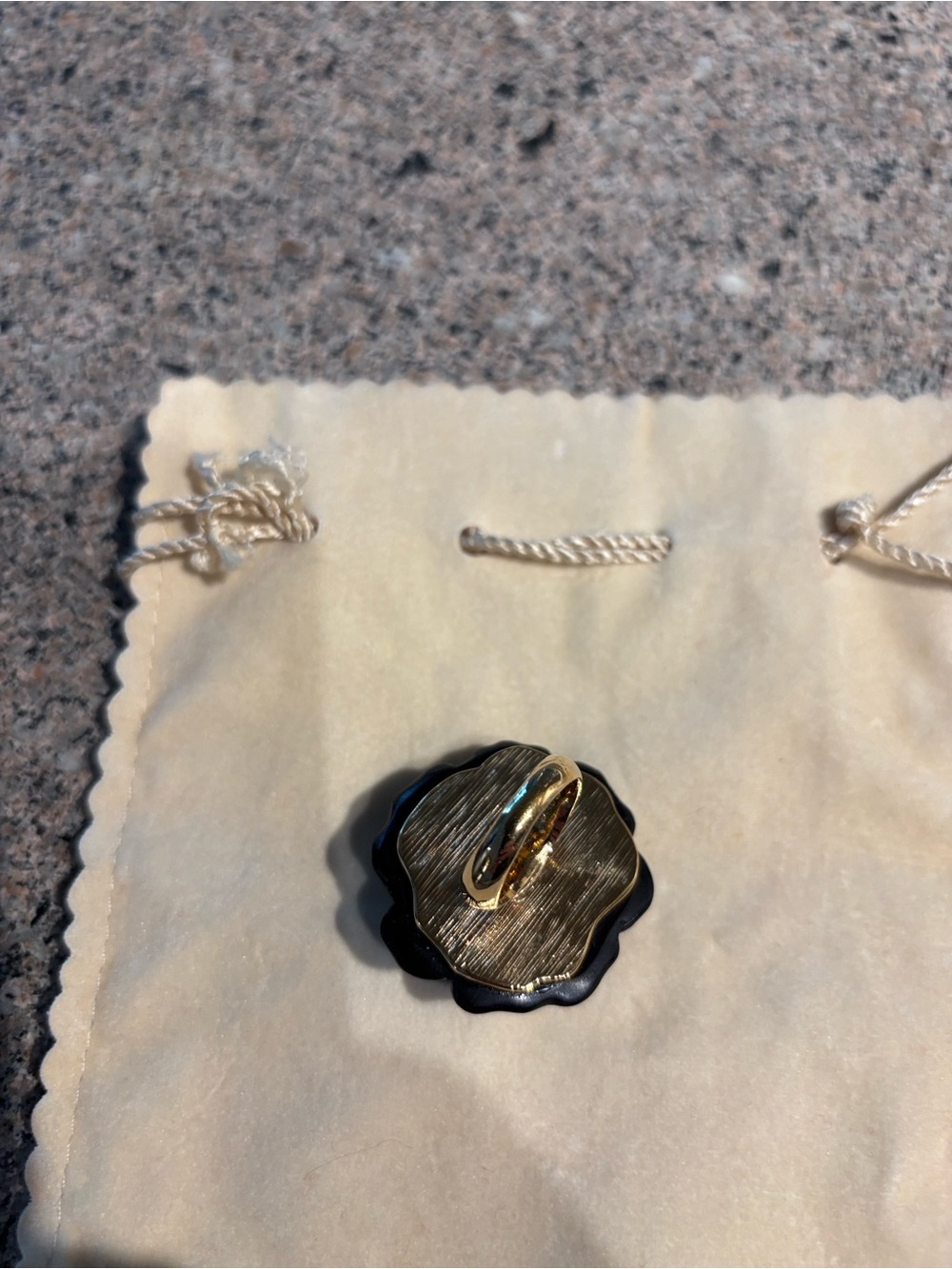 Kenneth Jay Lane Black Flower ring - Picture 3 of 6